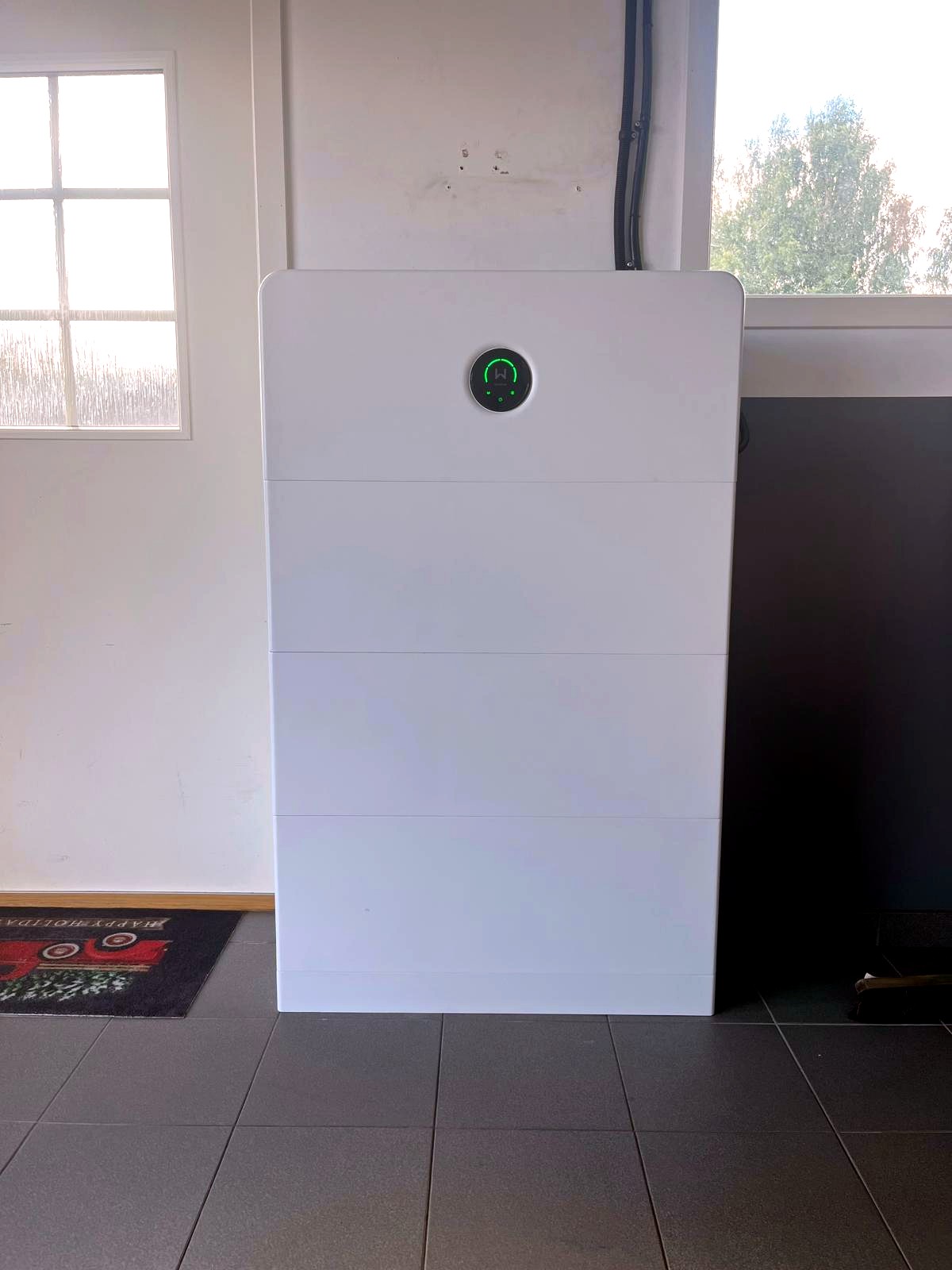 Solcellsbatteri installerat i entré hos kund nära Munkfors