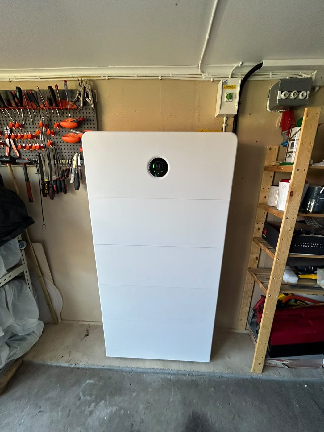 GoodWe ESA solcellsbatteri installerat i garage i Arvika