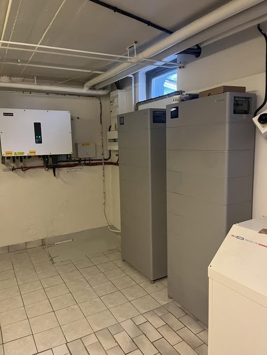 Batteriinstallation i källarrum