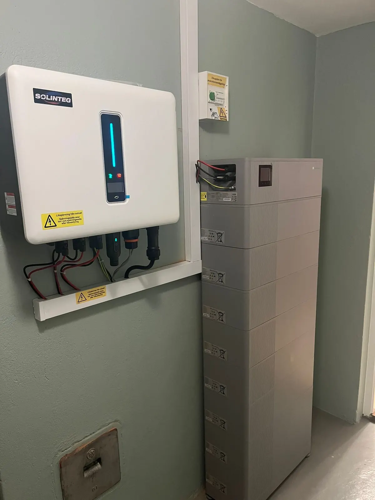 Solcellsbatteri installerat hos villaägare i Värmland