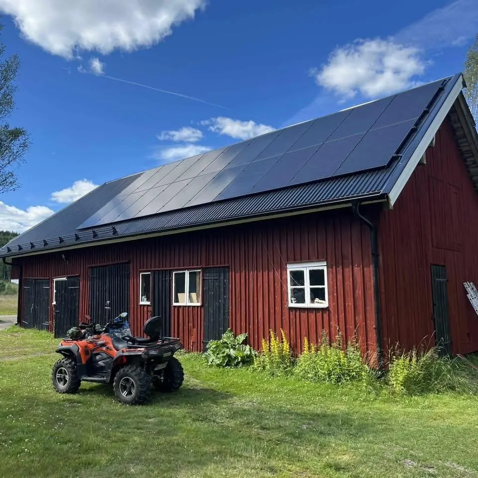 Solceller på ladugård i Molkom utanför Karlstad